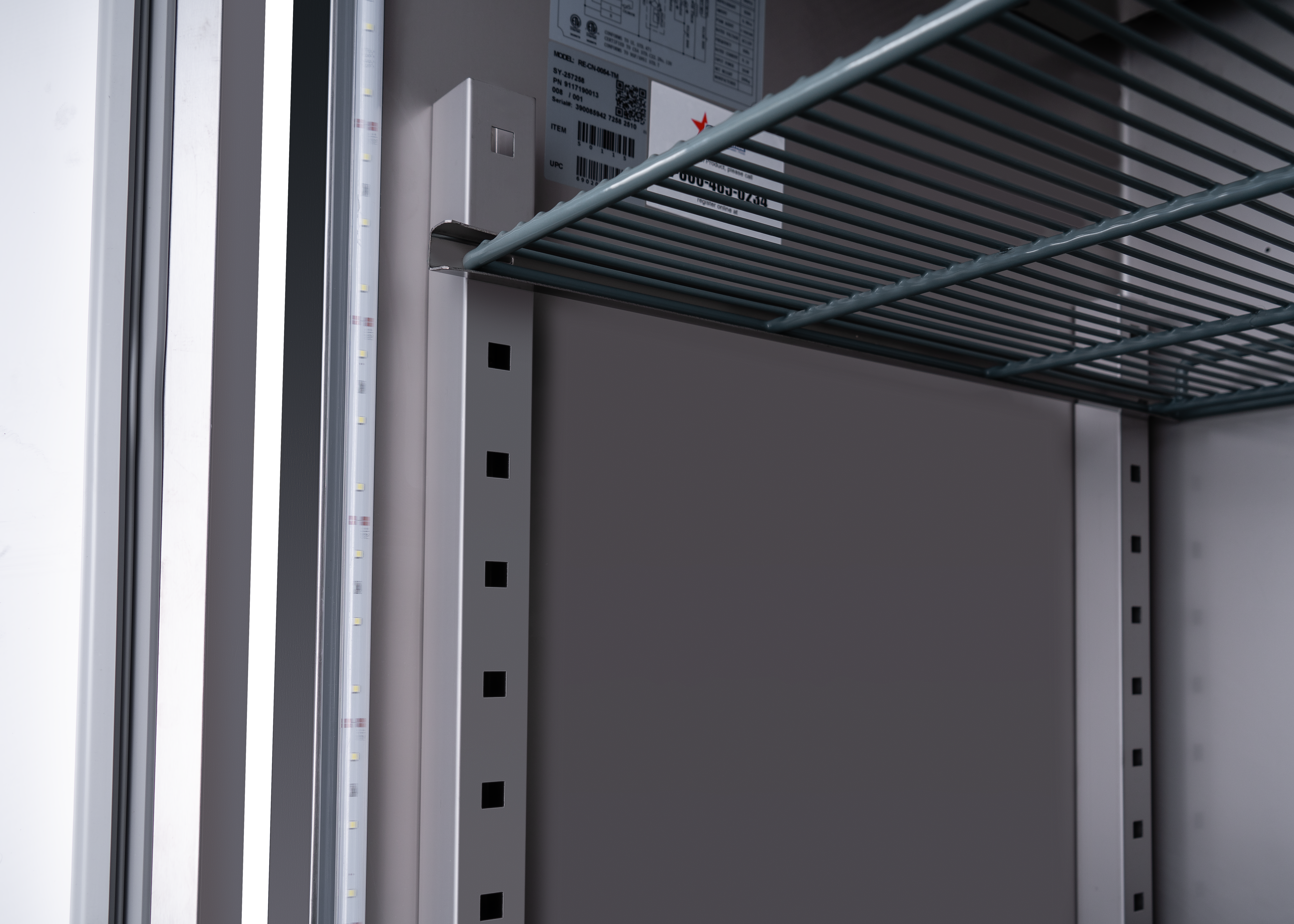 29″ One (1) Door Top Mounted Reach-in Refrigerator, 21.5 cu.ft. (609 L), Stainless Steel