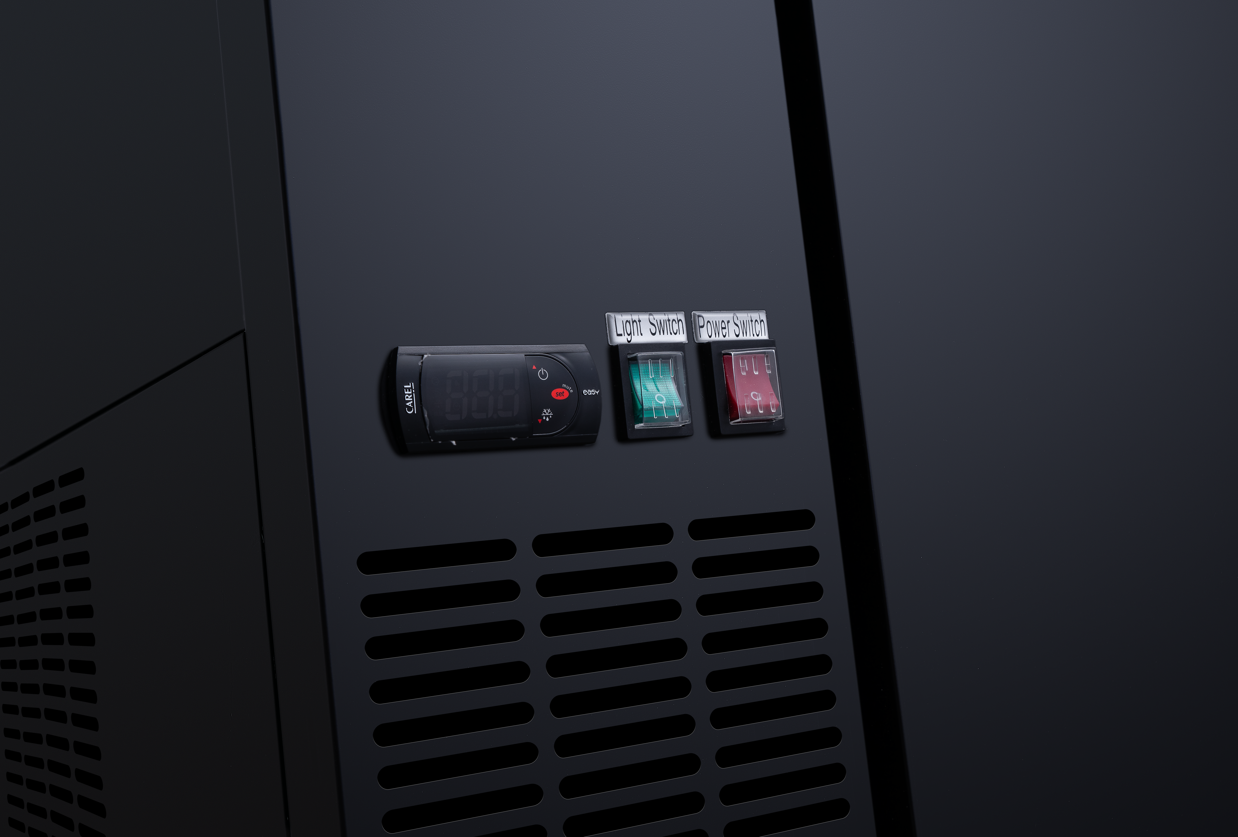 73" Solid 3-Door Bottle Cooler, 19.6 cu.ft. (556 L)