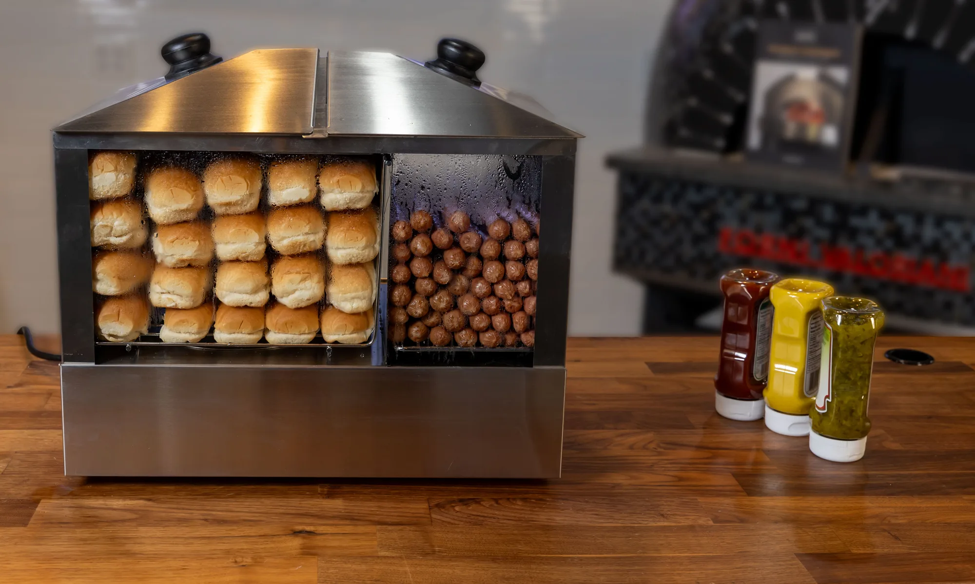18" Hotdog Steamer and Bun Warmer – 200 hotdogs and 60 buns capacity