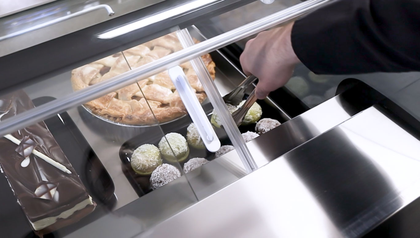 27″ Curved Glass Countertop Refrigerated Display, 4.2 cu.ft. (118L), Stainless Steel