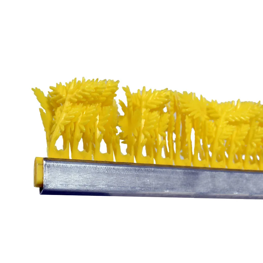 1″ x 30″ Yellow Parsley Runner with Clip