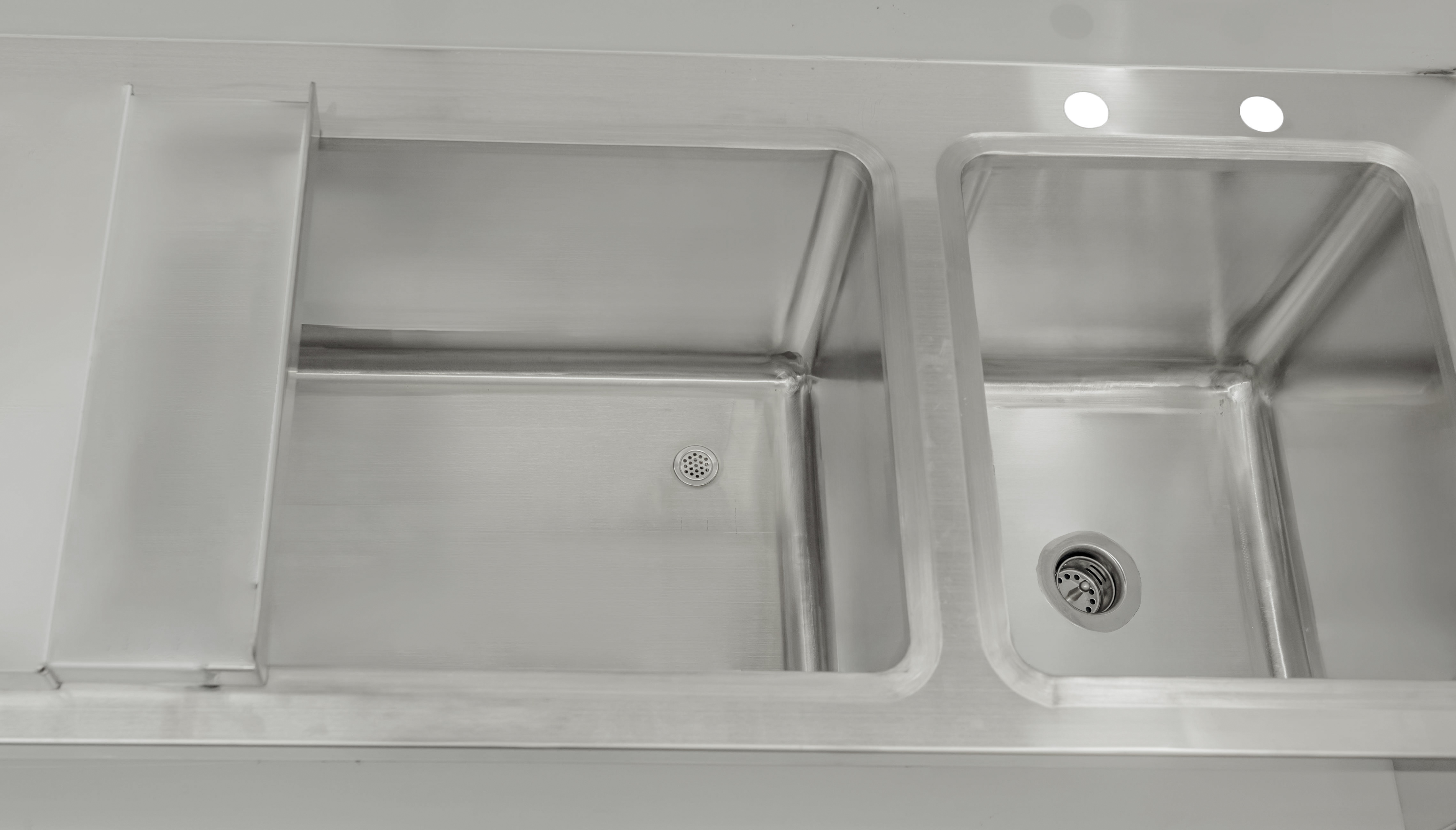 48″ Cocktail Mix Unit with 7″ Back Splash, 32″ x 12″ x 10″ Ice Bin with Sliding Cover, and 10″ x 12″ x 10″ Sinks