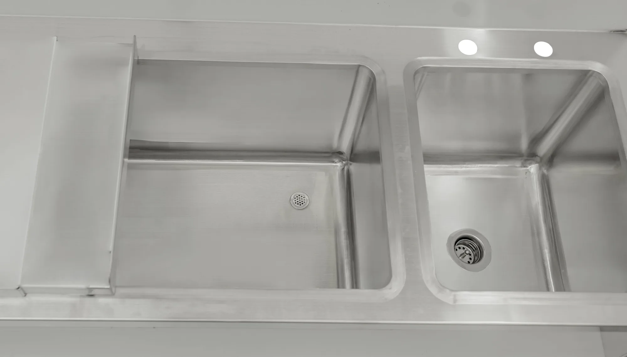 48″ Cocktail Mix Unit with 7″ Back Splash, 32″ x 12″ x 10″ Ice Bin with Sliding Cover, and 10″ x 12″ x 10″ Sinks