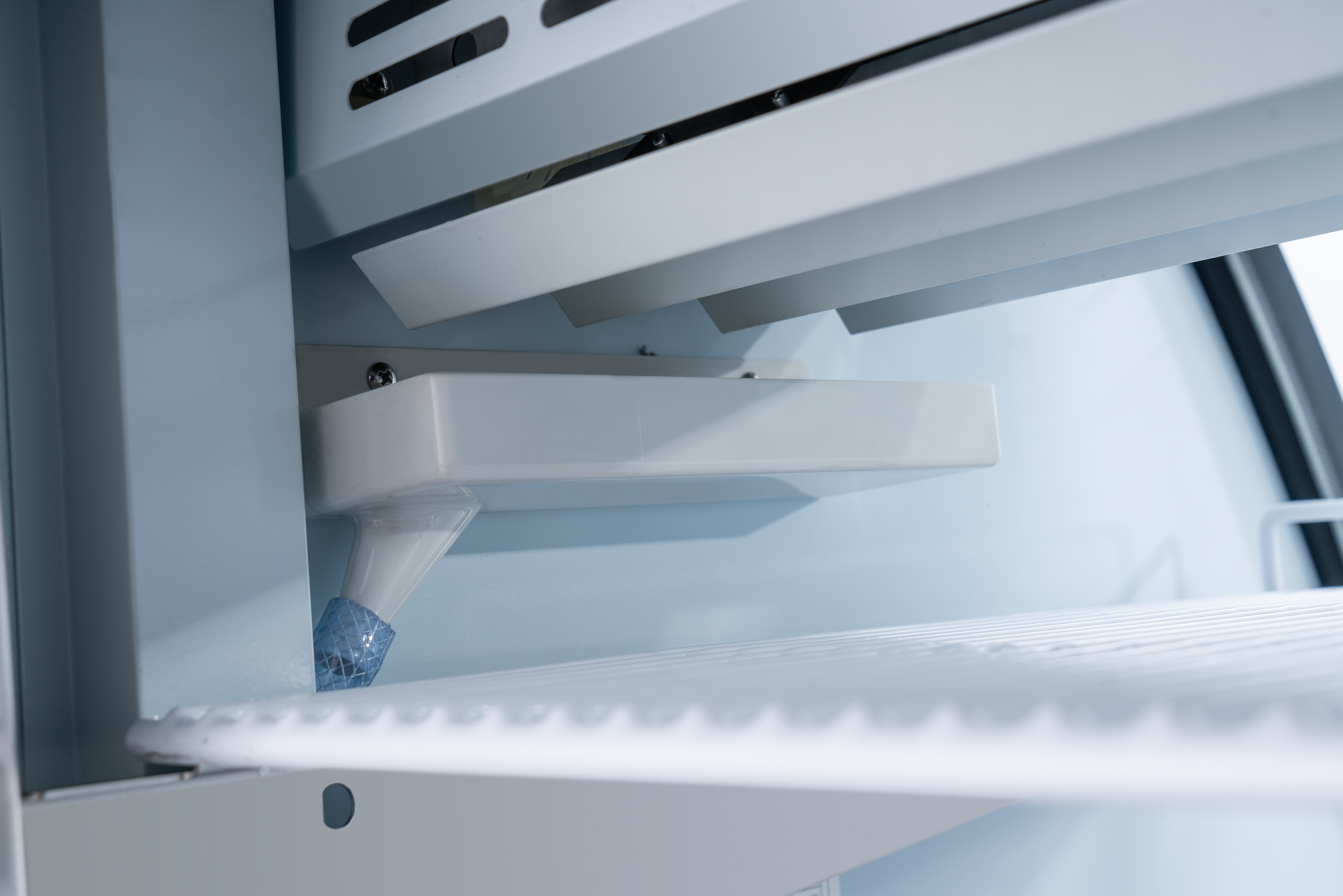 36″ Two (2) Shelf Floor Refrigerated Showcase, 11.6 cu.ft. (328 L), Black